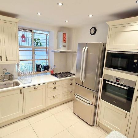 Modern 3-Bed House In Surrey Quays Villa London Exterior photo
