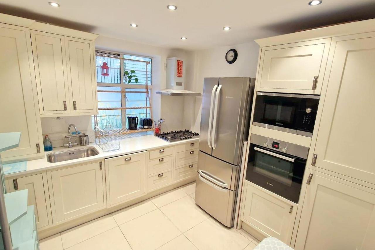Modern 3-Bed House In Surrey Quays Villa London Exterior photo